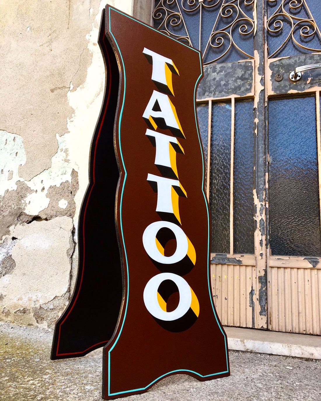 Cartello bifacciale tattoo - insegna dipinta a mano Tattoo