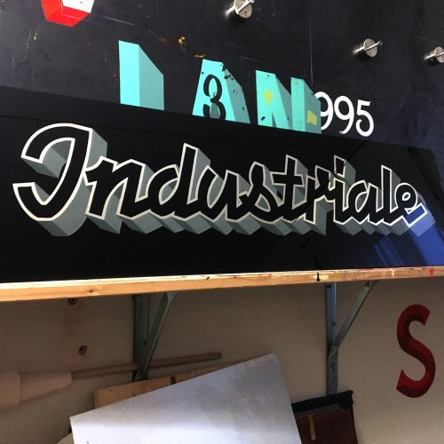 Spazio Industriale - Insegna dipinta a mano su vetro con foglia oro bianco
