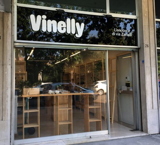 Insegna dipinta su vetro per enoteca