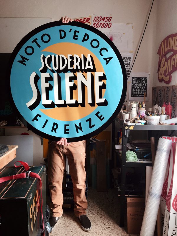 Insegna dipinta a mano Scuderia Selene Moto d'epoca Firenze Insegna dipinta a mano Scuderia Selene Moto d'epoca Firenze