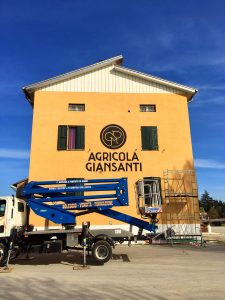 Agricola Giansanti - Scritta dipinta a mano su facciata di edificio