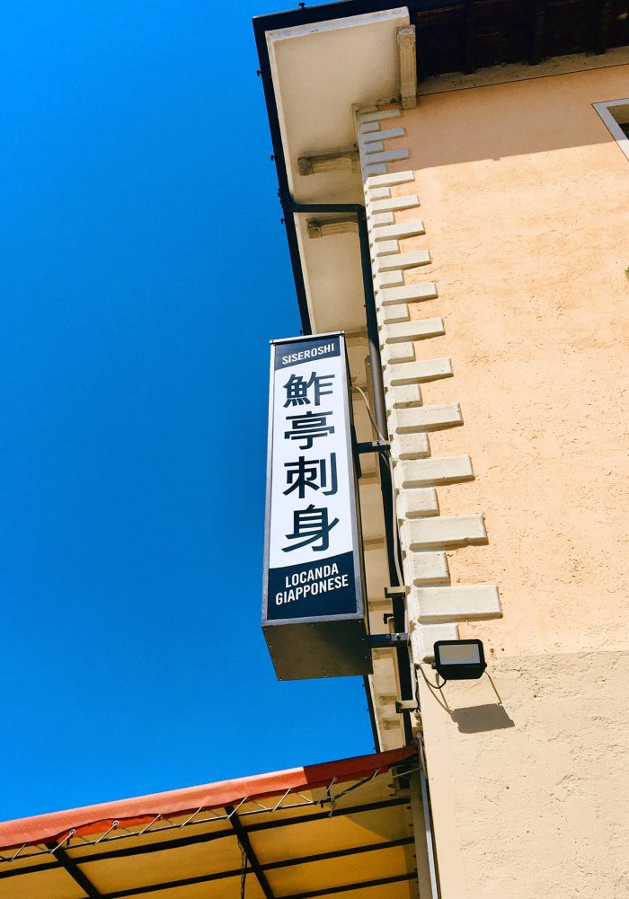 Insegna dipinta a mano retro illuminata per ristorante giapponese sushi ramen Insegna dipinta a mano retro illuminata per ristorante giapponese sushi ramen