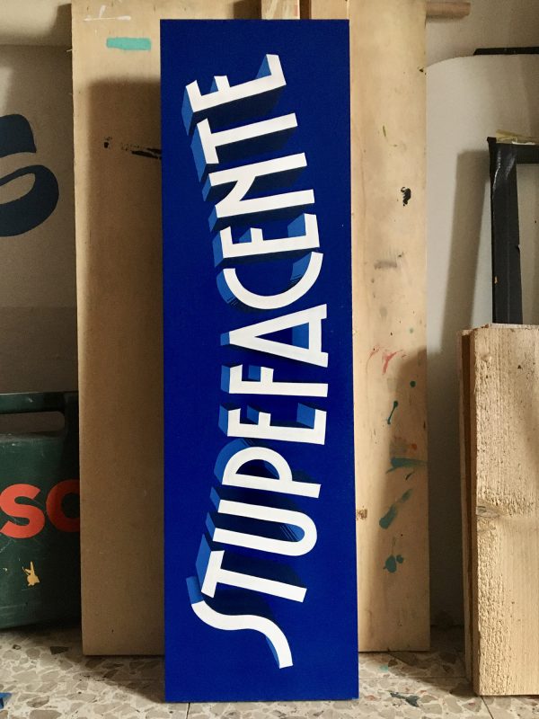 Stupefacente Insegna dipinta a mano con effetto 3d Stupefacente Insegna dipinta a mano con effetto 3d