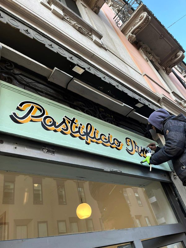 Signpainter pittore di insegne signpainting Italia insegne dipinte Signpainter pittore di insegne signpainting Italia insegne dipinte