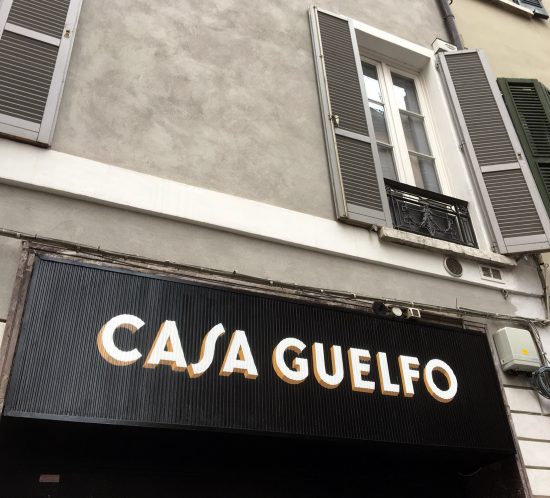 Insegna Casa Guelfo Brescia dipinta a mano su lamiera