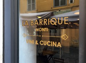La Barrique Monti - Roma - insegna dipinta a mano su vetrina La Barrique Monti - Roma - insegna dipinta a mano su vetrina
