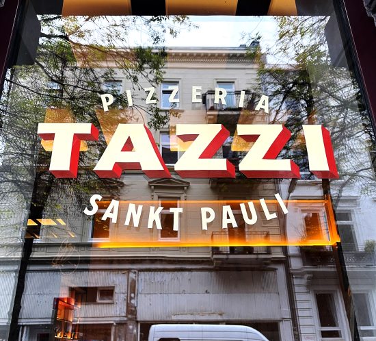 Tazzi Pizza Amburgo - Handbemalte vitrine vintage letters Hamburg