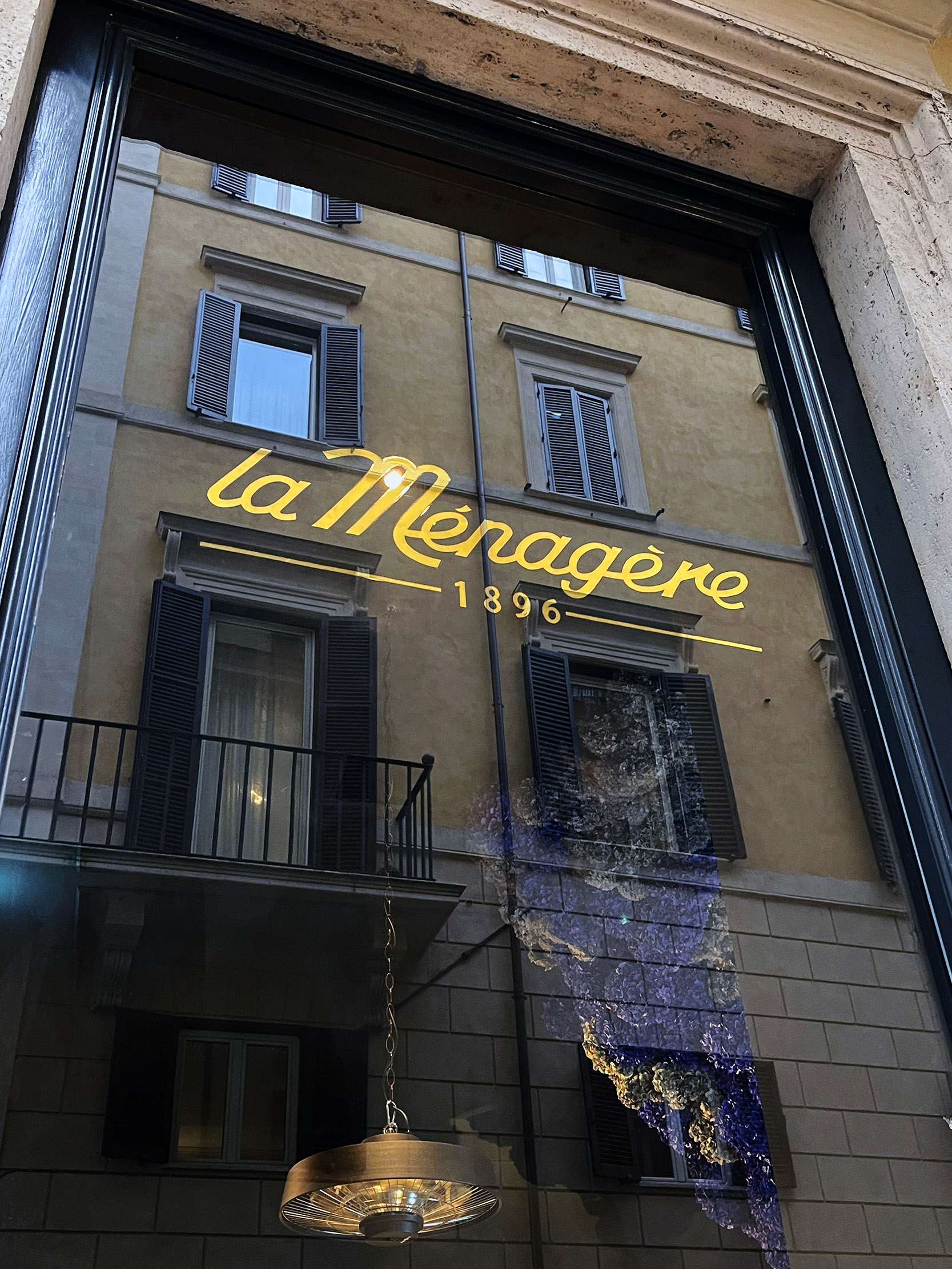Vetrina dipinta a mano con foglia oro zecchino, finitura effetto specchiato - La Menagere Roma