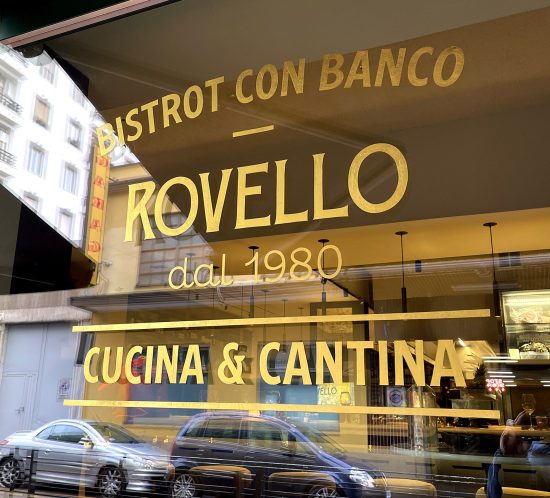 Rovello Milano - Insegna ristorante dipinta a mano su vetrina con foglia oro