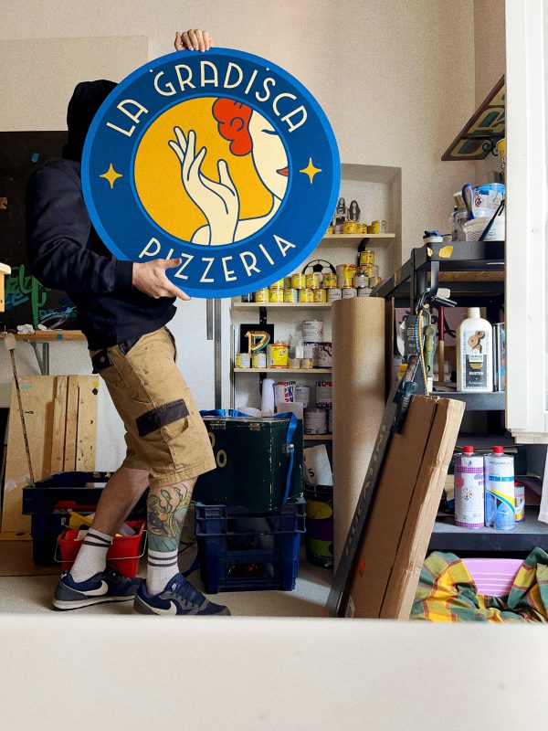 Pizzeria La Gradisca - Insegna tonda bifacciale dipinta a mano Pizzeria La Gradisca - Insegna tonda bifacciale dipinta a mano