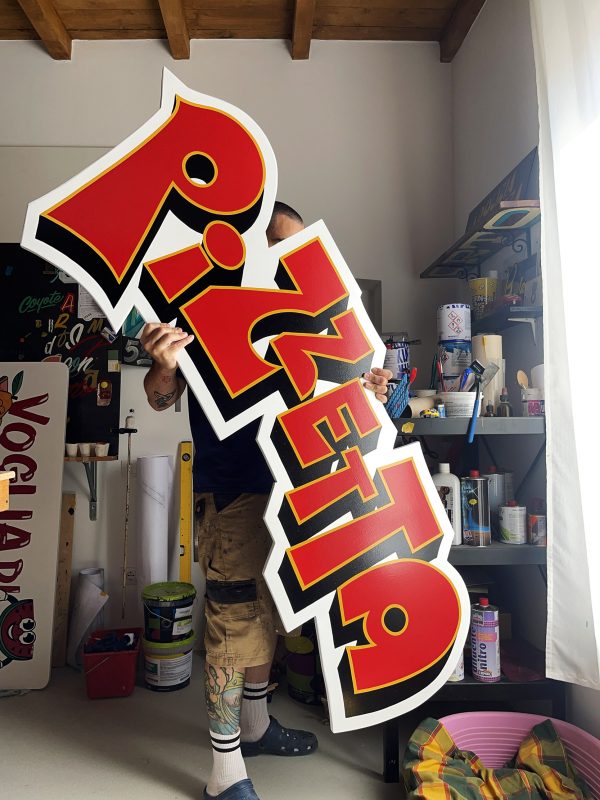Insegna sagomata e dipinta a mano per Pizzetta a Pineto Insegna sagomata e dipinta a mano per Pizzetta a Pineto