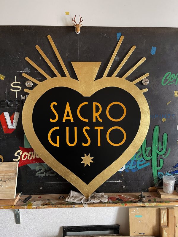 Sacro Gusto Bari - insegna gelateria dipinta a mano con foglia oro Sacro Gusto Bari - insegna gelateria dipinta a mano con foglia oro