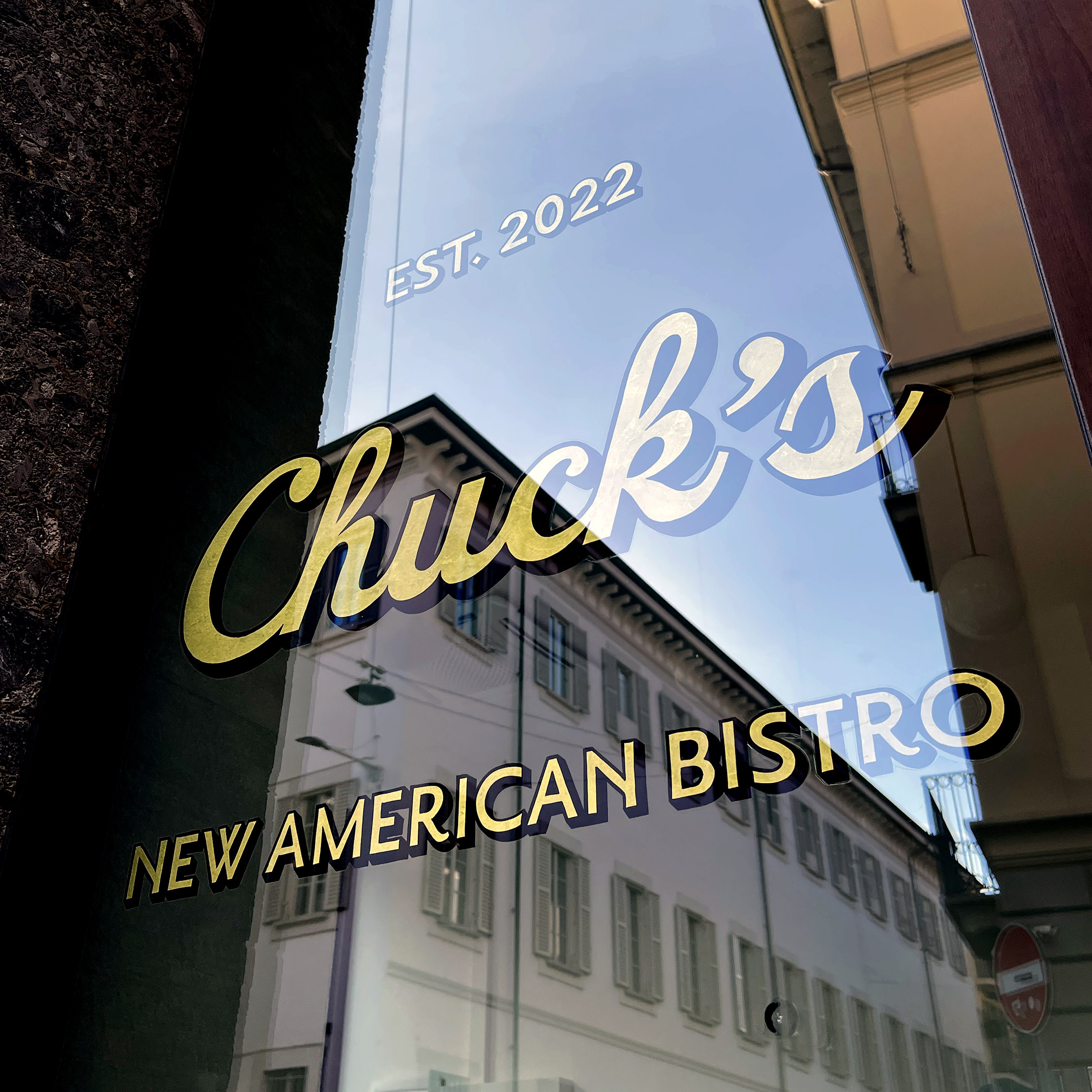 Chuck's Milano American Bistro - insegna dipinta a mano foglia oro