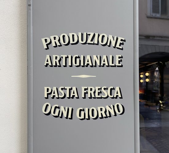 Insegna dipinta a mano pastificio Lago di Como - Signpainting Como Lake