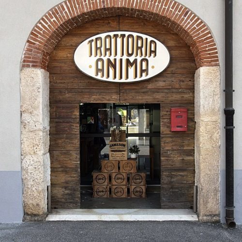 Insegna dipinta a mano su lamiera ovale curvata - Trattoria Anima a Soave