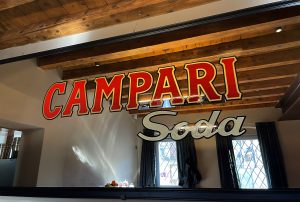 Specchio da bar Campari dipinto a mano stile vintage Specchio da bar Campari dipinto a mano stile vintage