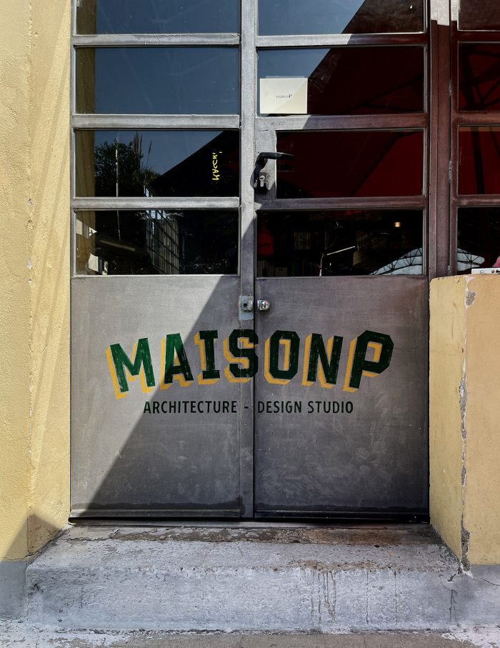 MaisonP Milano - Studio di Architettura - Porta industrial dipinta a mano MaisonP Milano - Studio di Architettura - Porta industrial dipinta a mano